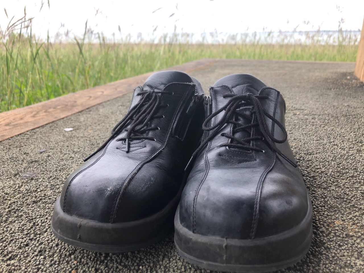 安全靴 スーツでおしゃれに出張 履き替え不要で荷物が減少しミニマリストにピッタリ 手ぶらでｇｏ