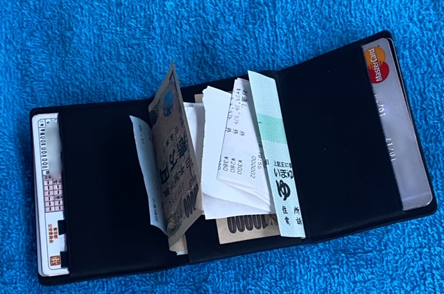 コンパクトな財布でミニマリスト向けのDUN FOLDは出張時に領収書が整理しやすい！ - 手ぶらでＧｏ！